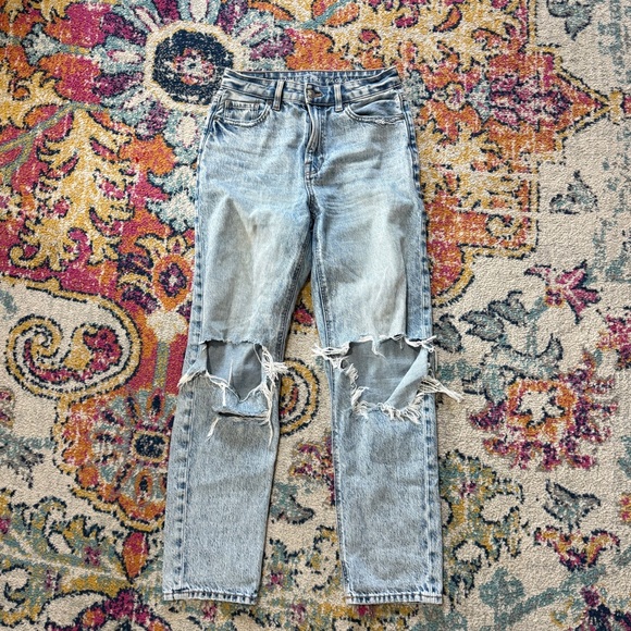 American Eagle Outfitters Denim - American eagle mom straight Jean distressed size 2 regular
